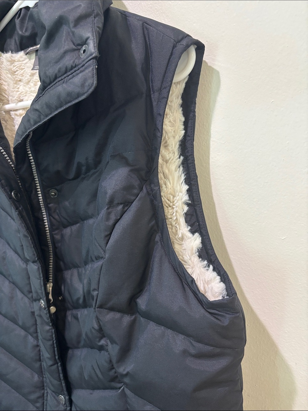 Midnight Blue Eddie Bauer Women's Quilted Lined Down Puffer Vest Size XL - Picture 3 of 6